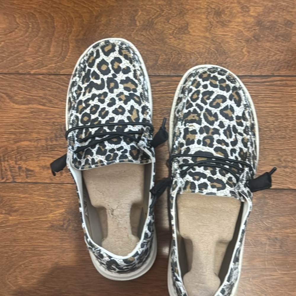 Hey Dude Leopard Print Sneakers 
2 pair of the same shoes 
size 8 
Smoke free hm